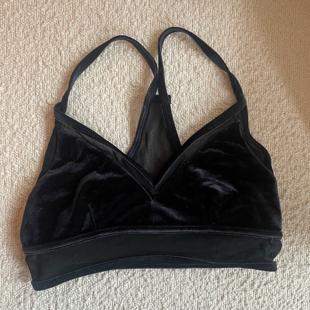 COPY - Alo Yoga Velvet Sports Bra XS